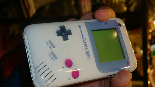 etui iphone geek gameboy