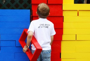 enfant lego maison